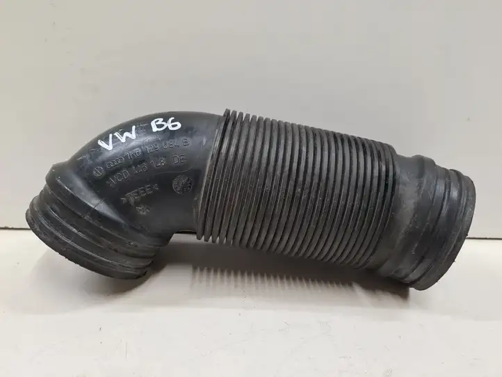 Volkswagen PASSAT B6 (2005 - 2010) 1K0129684B Трубка подачи воздуха — фото 1