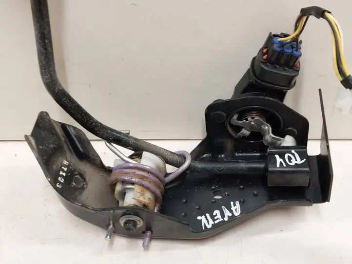 Toyota Avensis T250 (2006 - 2009) 8928152021 Педаль акселератора — фото 2