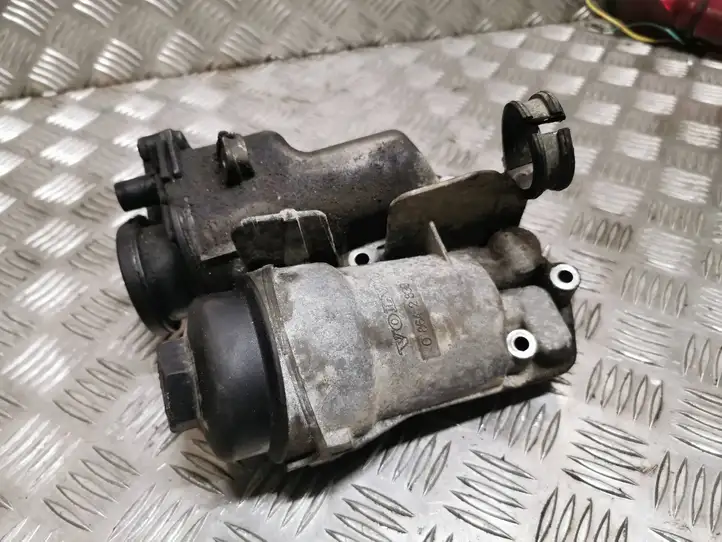 Volvo V70 (2000 - 2004) 6740273266 Кронштейн масляного фильтра — фото 1