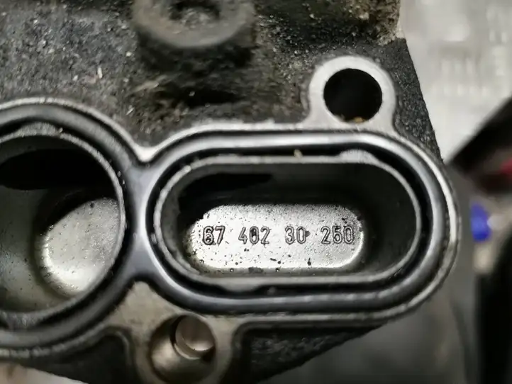 Volvo V70 (2000 - 2004) 6740273266 Кронштейн масляного фильтра — фото 3