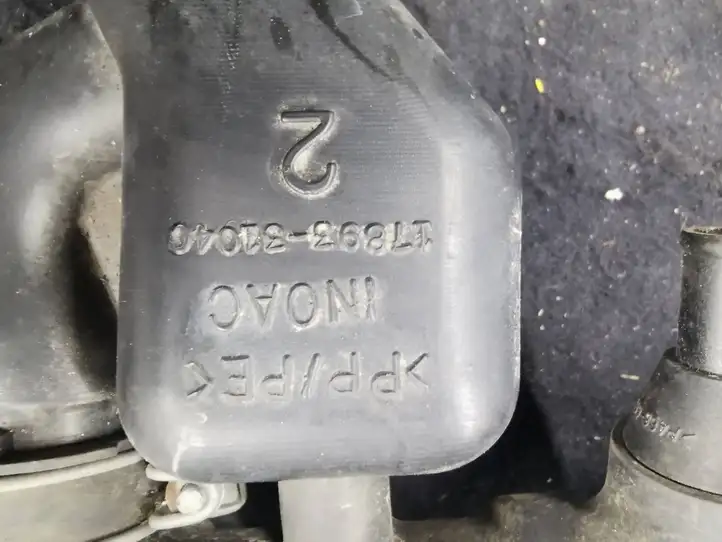 Lexus GS 300 350 430 450h (2007 - 2011) 1788031020 Трубка подачи воздуха — фото 3