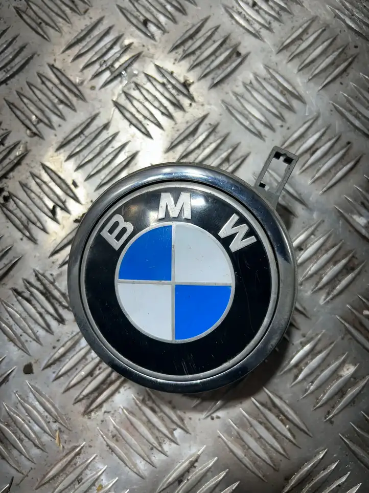 BMW 1 E81 E87 (2004 - 2011) 7153173 Эмблема модели — фото 1