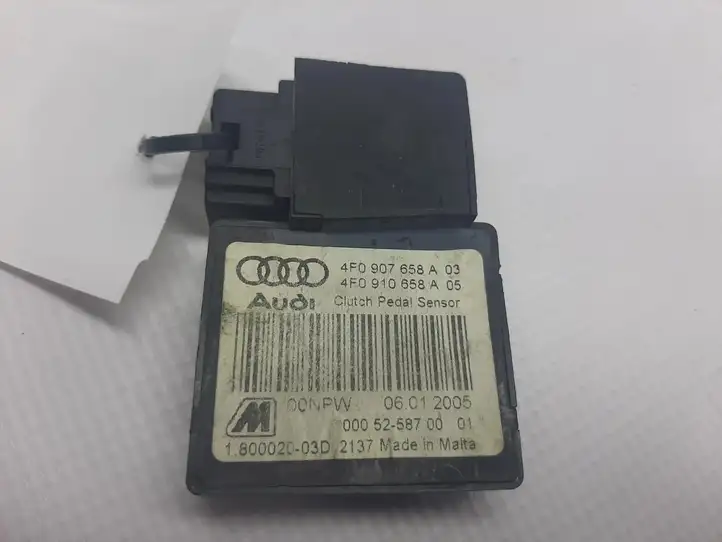 Audi A6 S6 C6 4F (2004 - 2008) 4F0907658A Прочие детали салона — фото 2