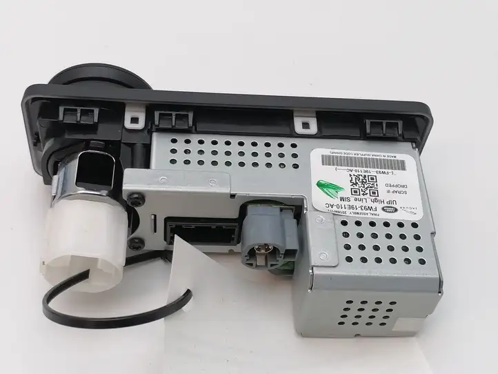 Jaguar F-Pace (2016 - )  FW9319E110AC Разъем USB