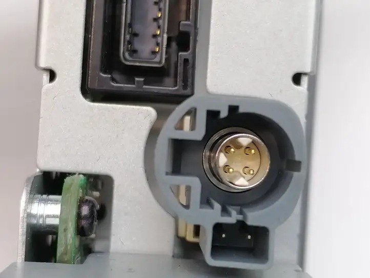 Jaguar F-Pace (2016 - )  FW9319E110AC Разъем USB