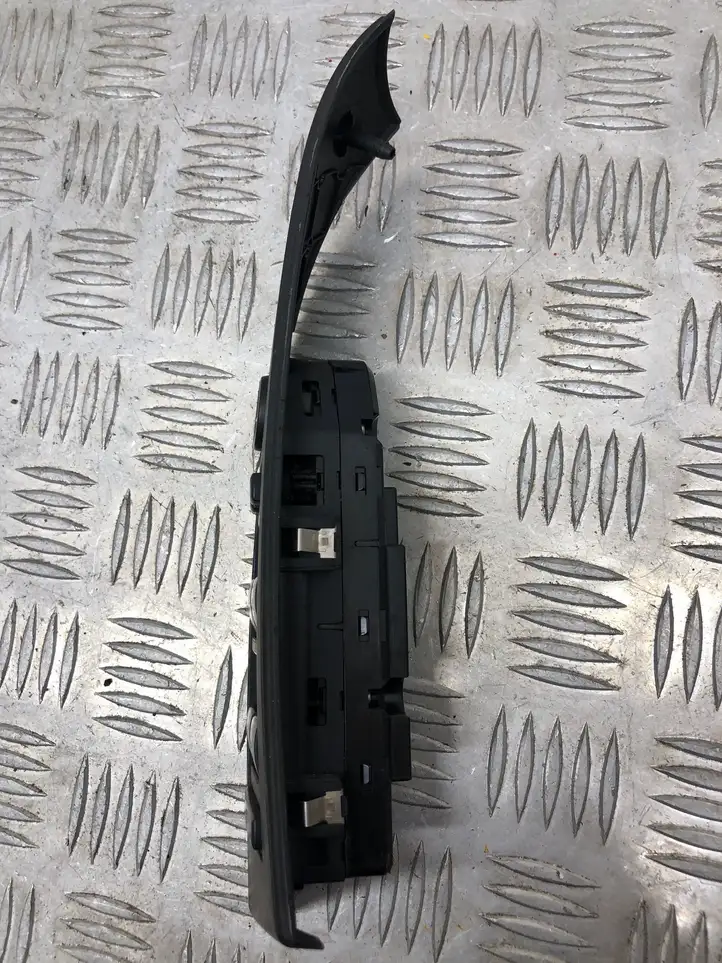 BMW 5 E60 E61 (2004 - 2010) 6943246 Кнопка стеклоподъемников — фото 2