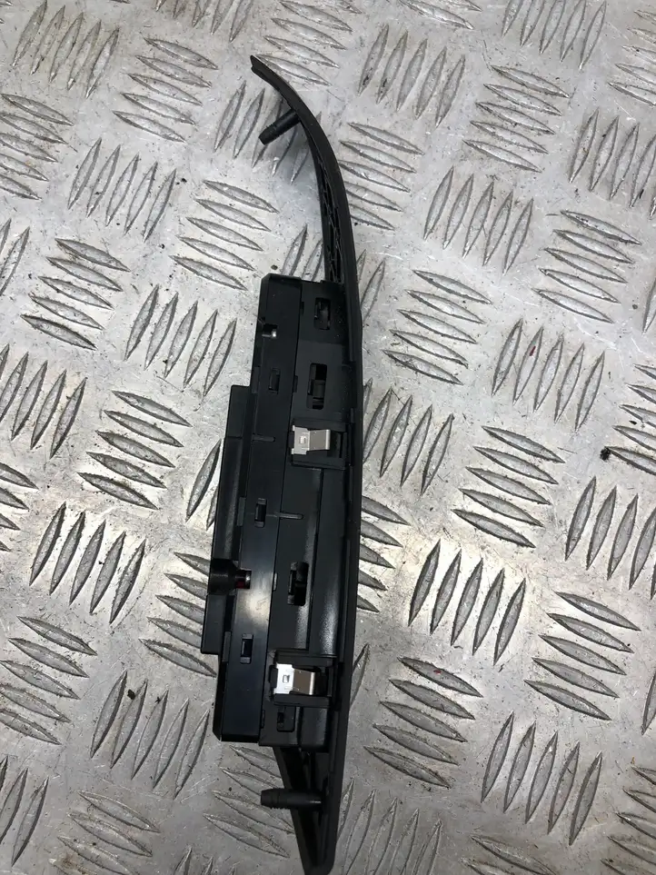 BMW 5 E60 E61 (2004 - 2010) 6943246 Кнопка стеклоподъемников — фото 4