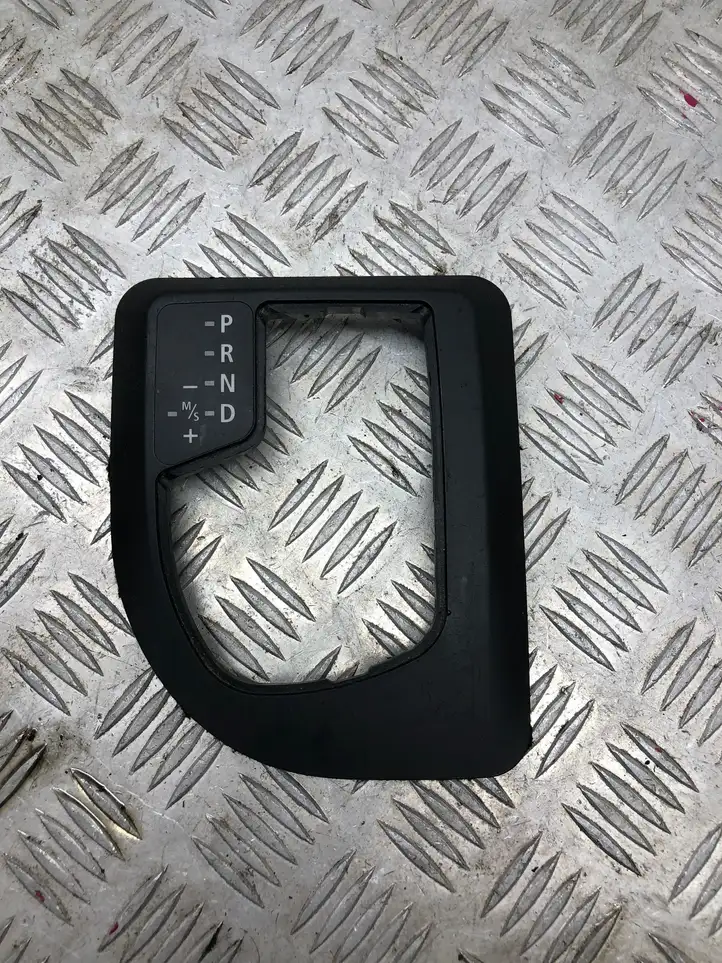 BMW 5 E60 E61 (2004 - 2010) 7034089 Рамка рычага КПП — фото 1