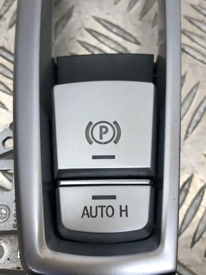 BMW 5 F10 F11 (2009 - 2016) 9217594 Включатель AUTO HOLD — фото 4
