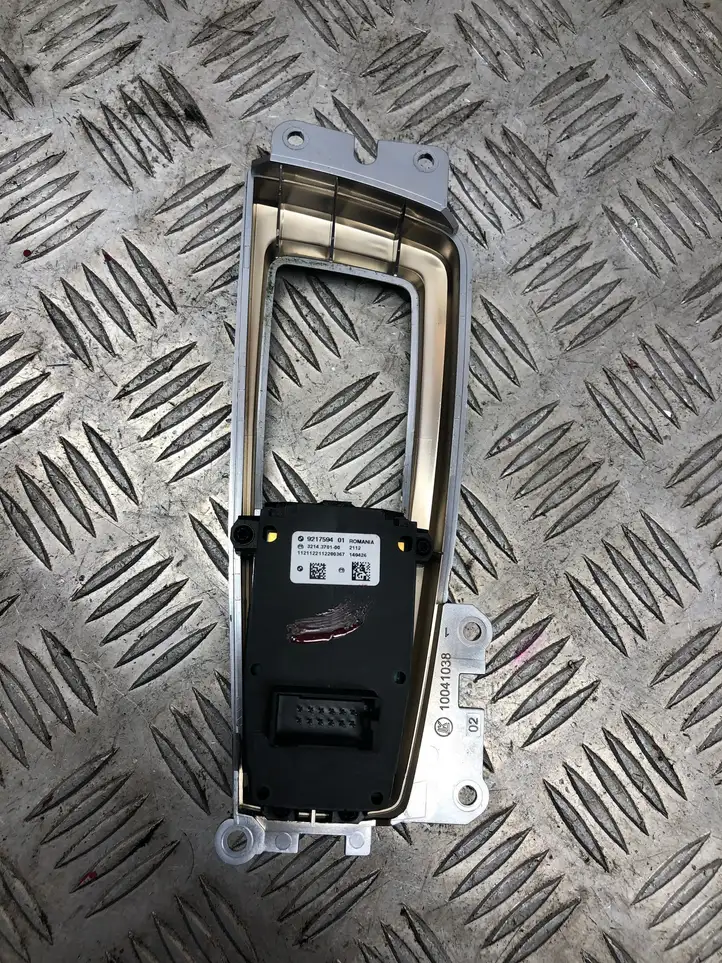 BMW 5 F10 F11 (2009 - 2016) 9217594 Включатель AUTO HOLD — фото 5