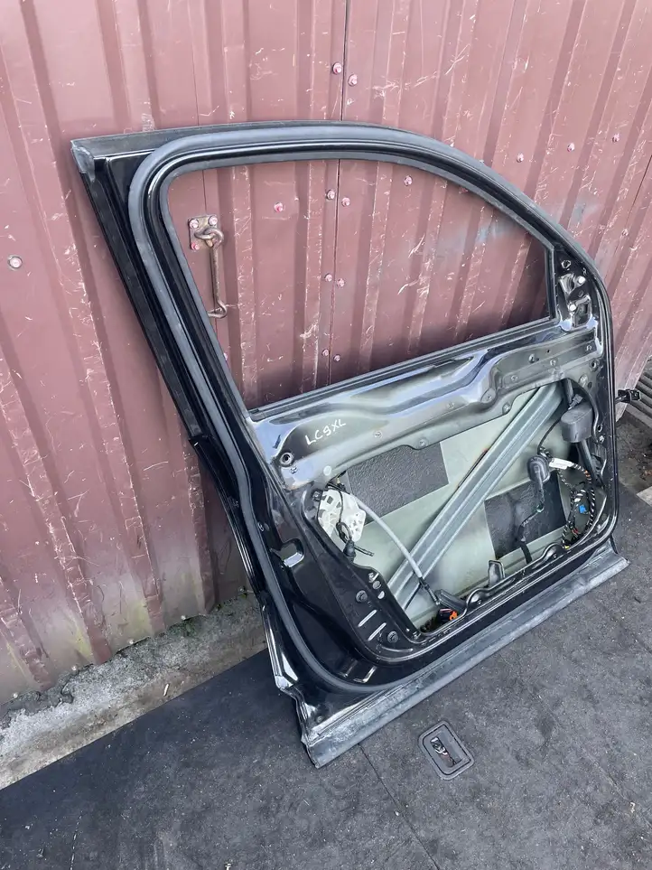 Volkswagen Tiguan (2011 - 2016) Дверь — фото 10