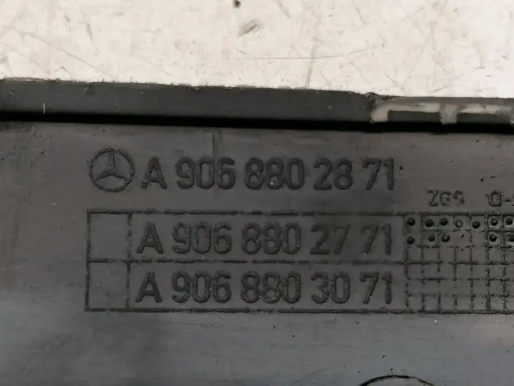 Mercedes-Benz (2008 - ) A9068802871 Молдинг заднего крыла — фото 2