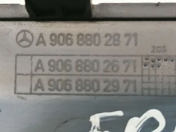 Mercedes-Benz (2008 - ) A9068802671 Молдинг заднего крыла — фото 2