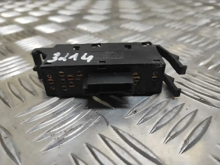BMW 3 E46 (1998 - 2005) 6902179 Кнопка стеклоподъемников — фото 3
