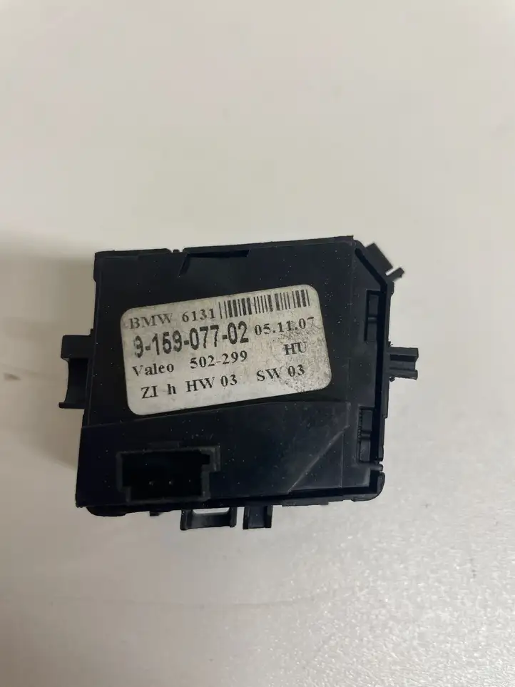 BMW 5 E60 E61 (2004 - 2010) 9-159-077-02 Кнопка парктроника — фото 2