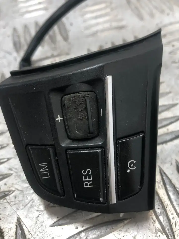 BMW 5 F10 F11 (2009 - 2016) 9229484 Кнопки на рулевом колесе — фото 2