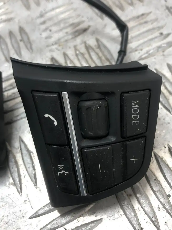 BMW 5 F10 F11 (2009 - 2016) 9229484 Кнопки на рулевом колесе — фото 3