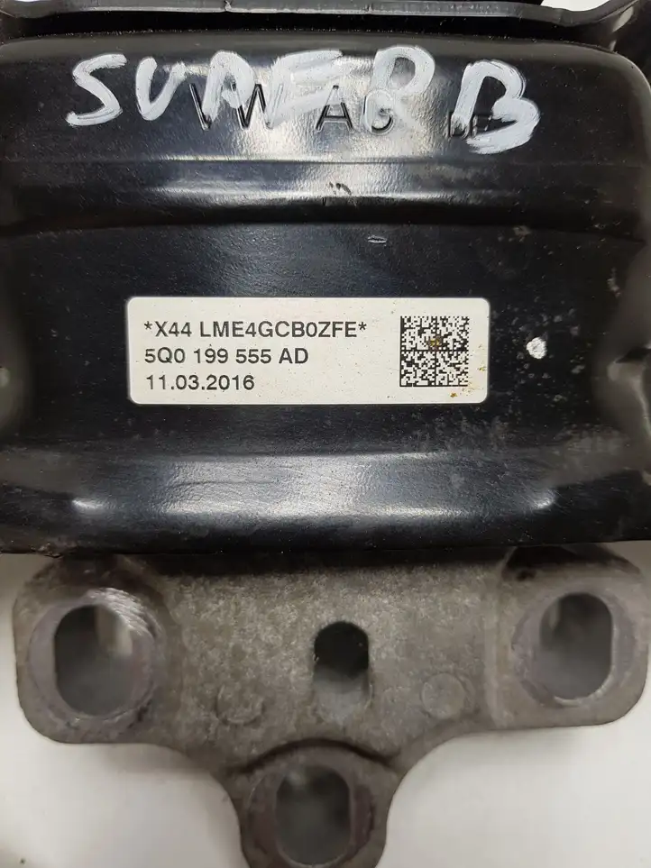Skoda Superb B8 (3V) (2015 - 2023) 5Q0199555AD Опора двигателя — фото 4