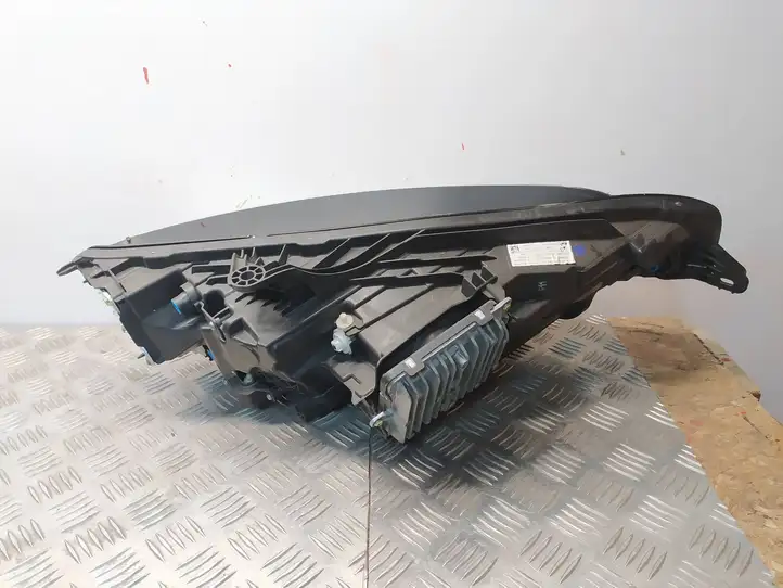 Volvo S60 (2018 - ) 32228809 Передняя фара — фото 3