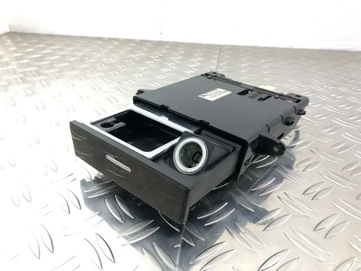 BMW 5 E60 E61 (2004 - 2010) 6976376 Передняя пепельница — фото 1