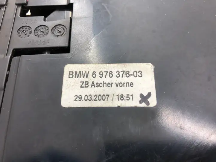 BMW 5 E60 E61 (2004 - 2010) 6976376 Передняя пепельница — фото 4