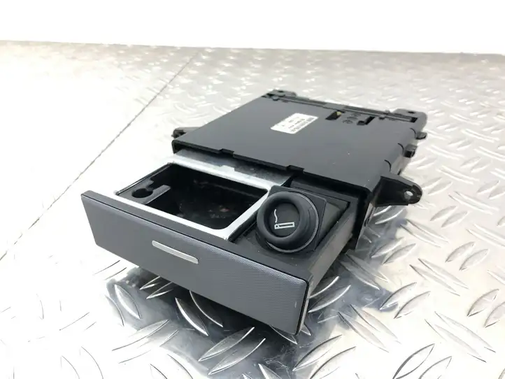 BMW 5 E60 E61 (2004 - 2010) 6976376 Передняя пепельница — фото 1