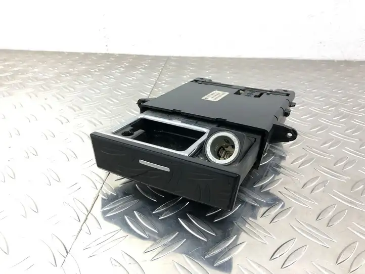 BMW 5 E60 E61 (2004 - 2010) 6976376 Передняя пепельница — фото 1