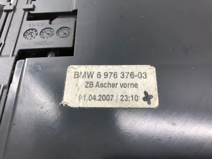 BMW 5 E60 E61 (2004 - 2010) 6976376 Передняя пепельница — фото 2