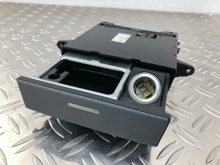 BMW 5 E60 E61 (2004 - 2010) 6976376 Передняя пепельница — фото 1