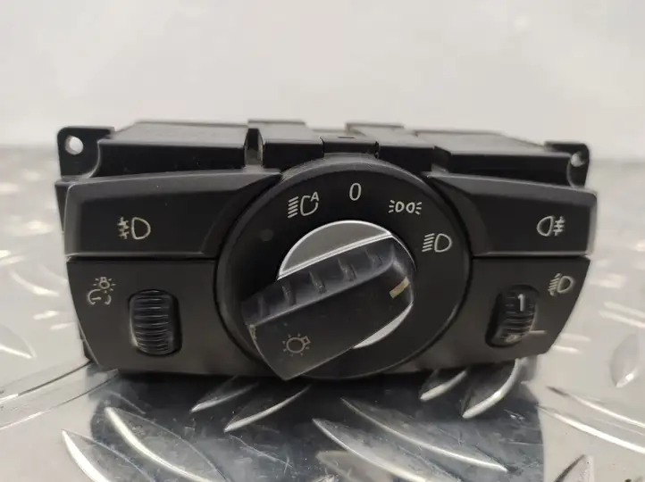 BMW 5 E60 E61 (2004 - 2010) 6988555 Включатель фонарей — фото 1