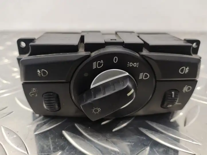 BMW 5 E60 E61 (2004 - 2010) 6988555 Включатель фонарей — фото 1