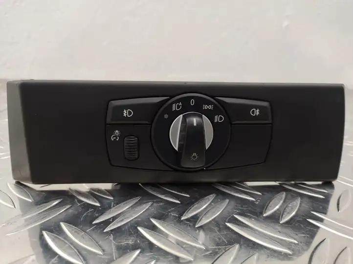 BMW 5 E60 E61 (2004 - 2010) 6988565 Включатель фонарей — фото 1