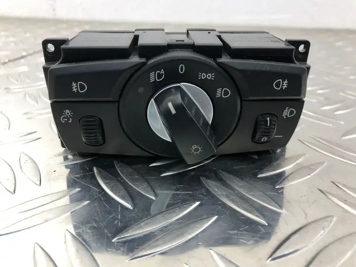 BMW 5 E60 E61 (2004 - 2010) 6988555 Включатель фонарей — фото 1