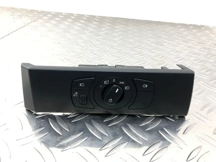 BMW 5 E60 E61 (2004 - 2010) 6925287 Включатель фонарей — фото 1