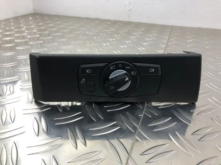 BMW 5 E60 E61 (2004 - 2010) 6988565 Включатель фонарей — фото 1