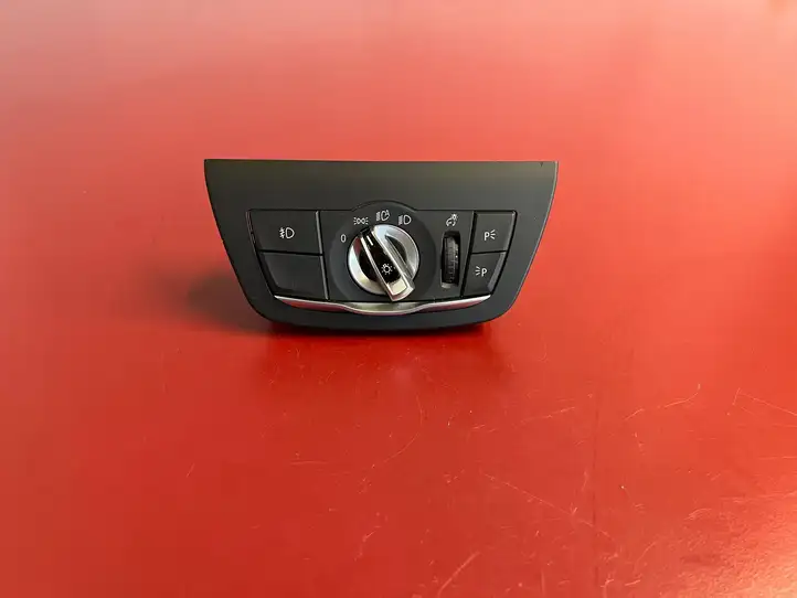 BMW X3 G01 (2018 - 2024) 6995031 Включатель фонарей — фото 1