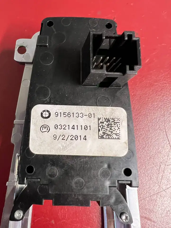BMW X5 E70 (2006 - 2013) 9156133 Кнопка ручного тормоза — фото 3