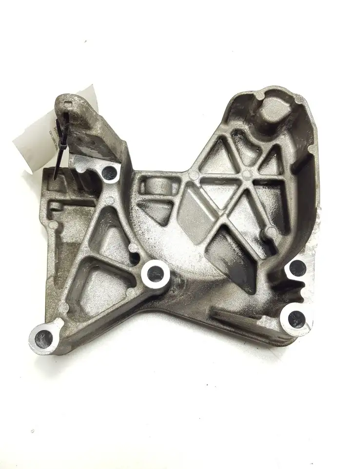 Nissan Qashqai (2010 - 2013) 8200633253 Кронштейн двигателя — фото 2