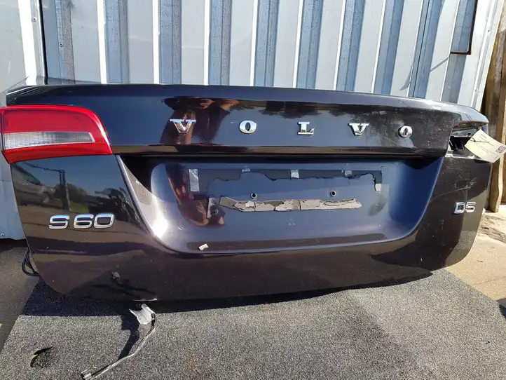Volvo S60 (2010 - 2013) Крышка багажника — фото 6