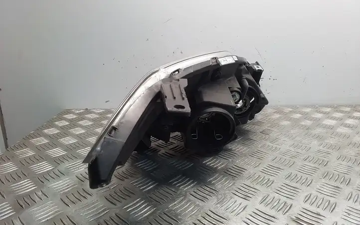 Mazda 5 (2005 - 2010) Передняя фара — фото 3