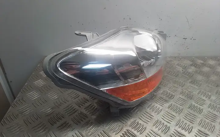 Toyota Yaris (2005 - 2009) Передняя фара — фото 2