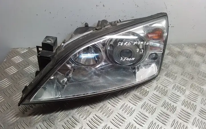 Ford Mondeo Mk III (2000 - 2007) 030117427300 Передняя фара — фото 1