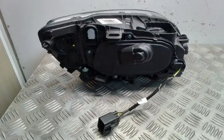 Volvo V60 (2013 - 2018) 31420269 Передняя фара — фото 3