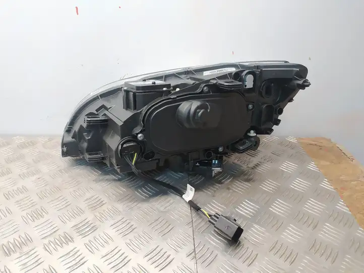 Volvo V60 (2013 - 2018) 31420262 Передняя фара — фото 3