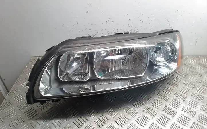 Volvo V70 (2004 - 2007) 30698835 Передняя фара — фото 1