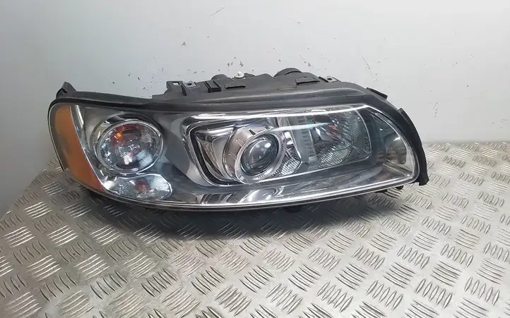 Volvo V70 (2004 - 2007) 31111181 Передняя фара — фото 1