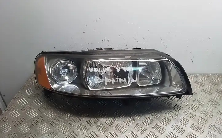 Volvo V70 (2004 - 2007) 30698836 Передняя фара — фото 1
