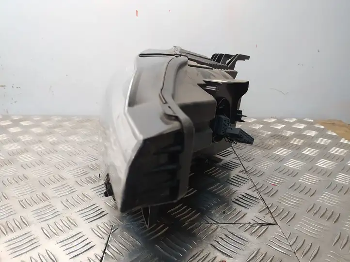 Volvo XC60 (2017 - ) Передняя фара — фото 2