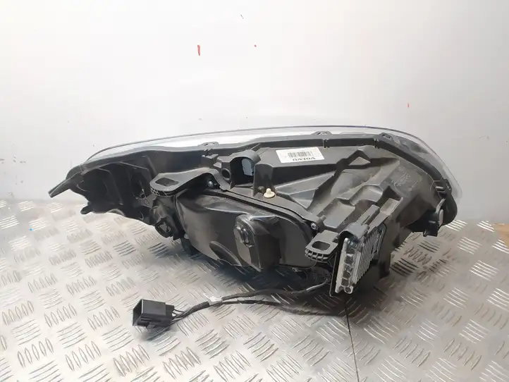 Volvo XC60 (2013 - 2017) 3142057 Передняя фара — фото 3