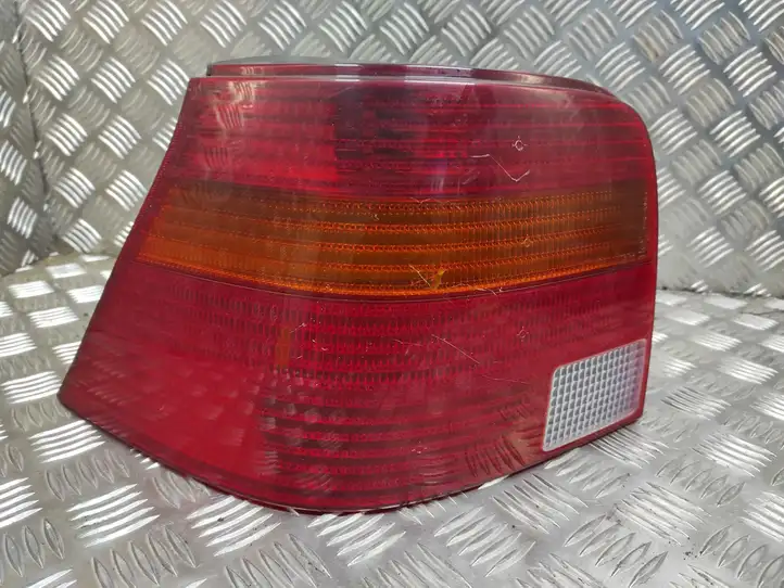 Volkswagen Golf IV (1998 - 2005) Задний фонарь в кузове — фото 1